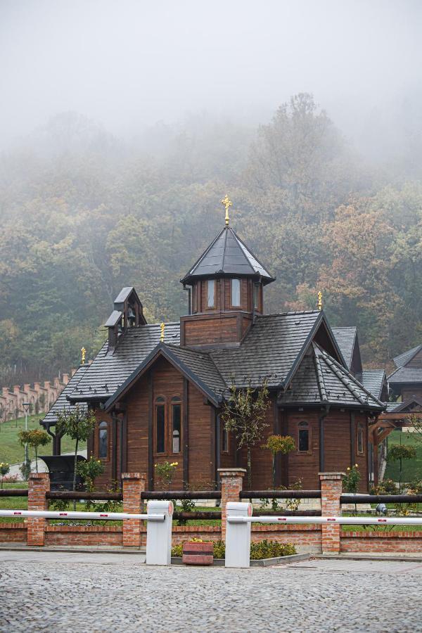 Hotel Etno Naselje Vrdnicka Kula Vrdnik Exterior foto