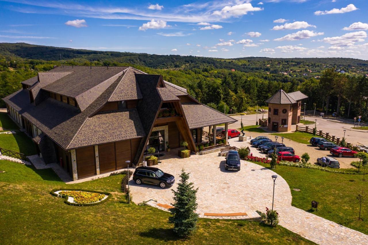 Hotel Etno Naselje Vrdnicka Kula Vrdnik Exterior foto