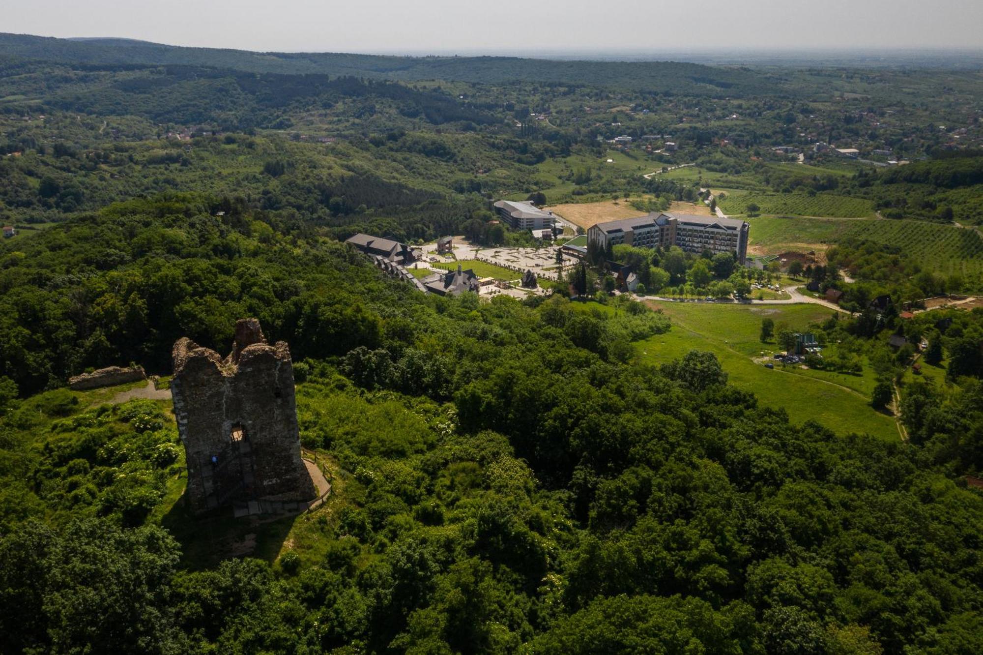 Hotel Etno Naselje Vrdnicka Kula Vrdnik Exterior foto